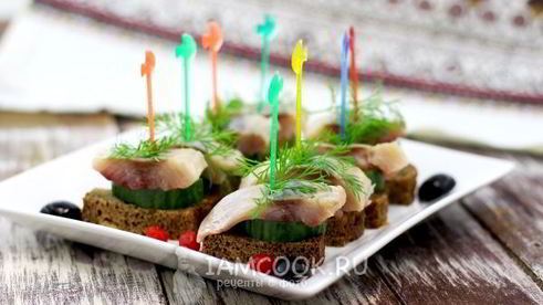 канапе с селедкой