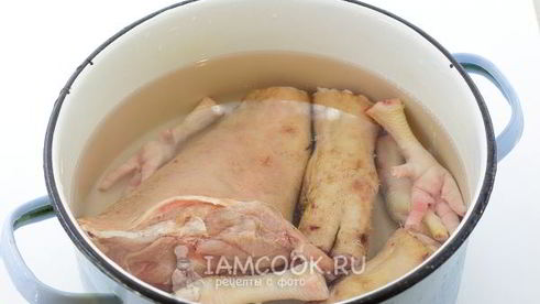 холодец из свиных ножек и курицы