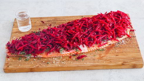 маринованная рыба с хреном и свеклой