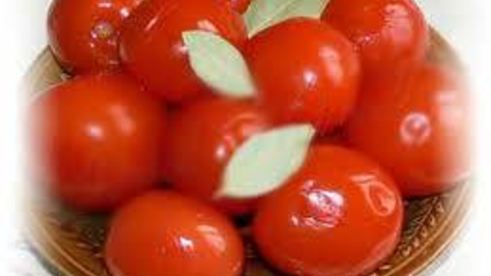маринованные помидоры с морковной ботвой
