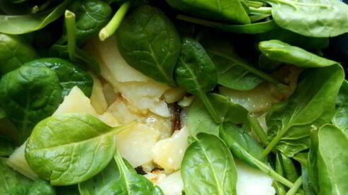 фриттата с картофелем, шпинатом и творожным сыром