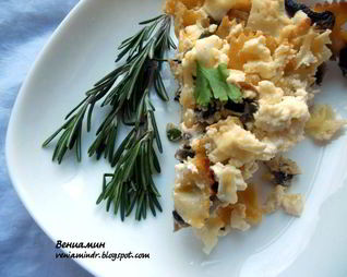 Фриттата с пастой, шампиньонами и фетой