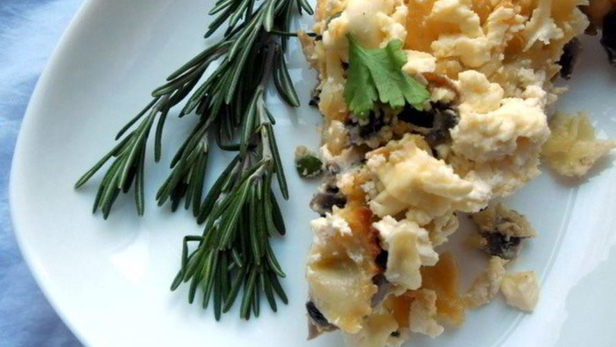 Рецепт фриттаты с пастой, шампиньонами и фетой