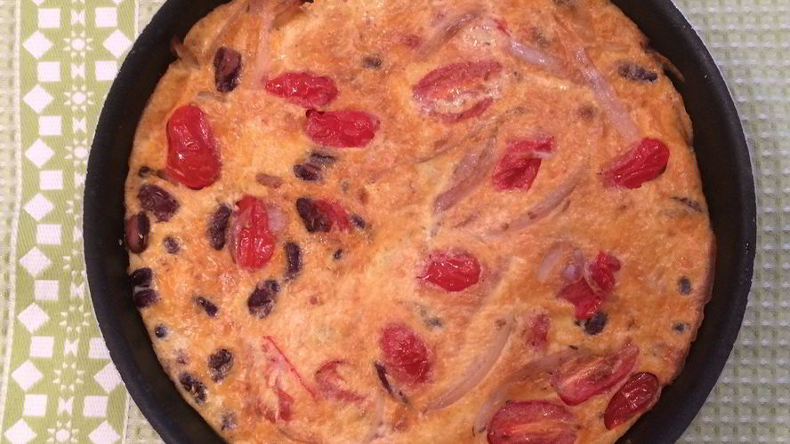Рецепт фриттаты с шалотом, помидорами черри и красной фасолью
