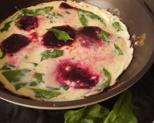 Фриттата со свеклой и шпинатом Креативный завтрак