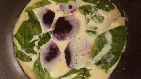 фриттата со свеклой и шпинатом креативный завтрак