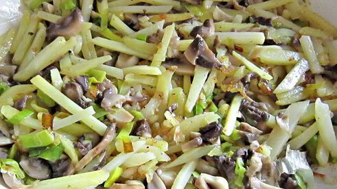 грибная фриттата с картофелем и луком-пореем