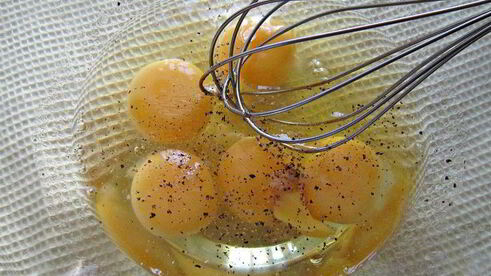 грибная фриттата с картофелем и луком-пореем