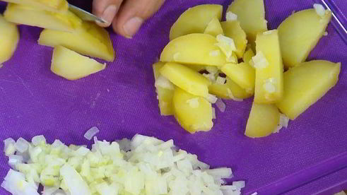 испанский омлет с картофелем, семгой и укропом