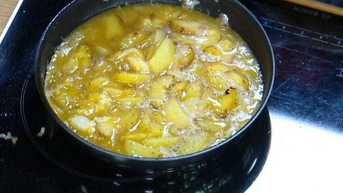 испанский омлет с картофелем, семгой и укропом