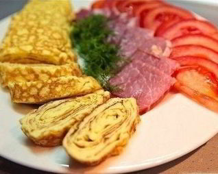 Омлет по-японски с вяленой говядиной