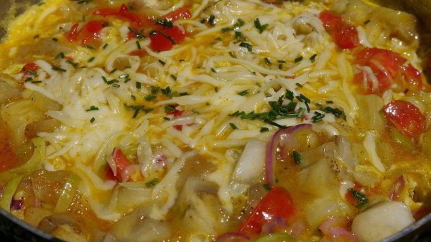 Рецепт омлета с баклажанами, помидорами и луком