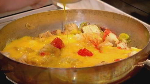 омлет с баклажанами, помидорами и луком