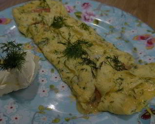 Омлет с форелью и укропом