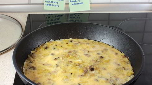 омлет с грибами и картофелем