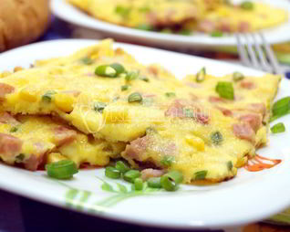 Омлет с колбасой и кукурузой Бонди