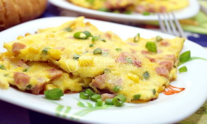Омлет с колбасой и кукурузой Бонди