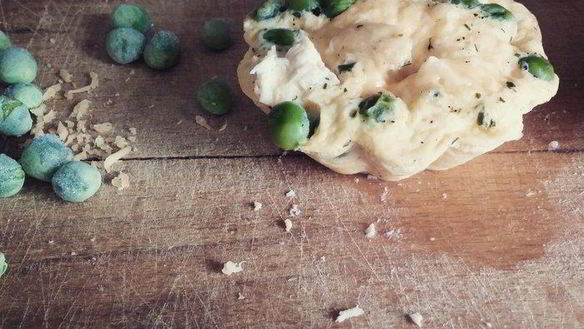 Рецепт Омлета с курицей, сыром и зеленым горошком