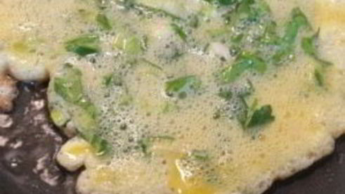 омлет с петрушкой и зеленым луком