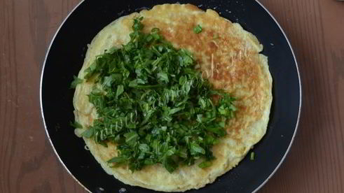 омлет с рукколой и овсяными хлопьями