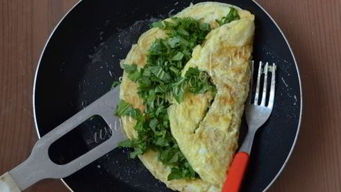 омлет с рукколой и овсяными хлопьями