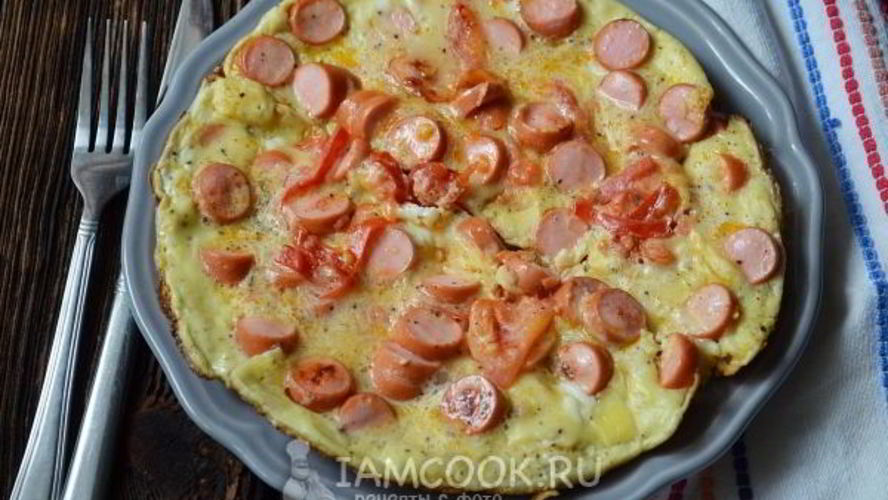 Рецепт омлета с сосисками и помидорами