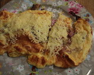 Омлет с ветчиной и шампиньонами