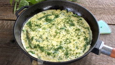 омлет с зеленым горошком и стручковой фасолью