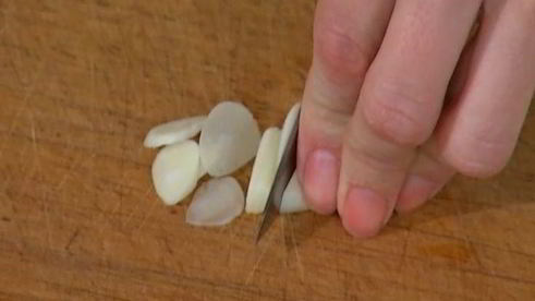 простой омлет с курицей и шампиньонами