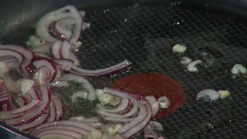 простой омлет с курицей и шампиньонами