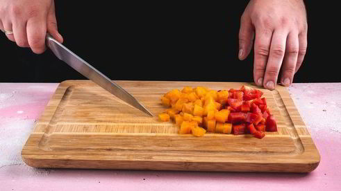 яркий омлет с овощами