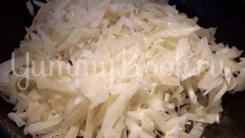 жаренный омлет с капустой