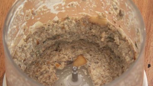 деревенский паштет с маринованным виноградом и персиками