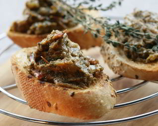 Овощной паштет из баклажанов, щавеля и помидоров