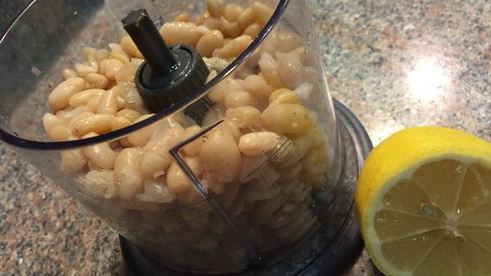 паштет из белой фасоли с вялеными помидорами