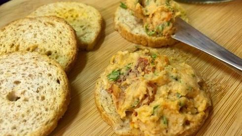 паштет из белой фасоли с вялеными помидорами