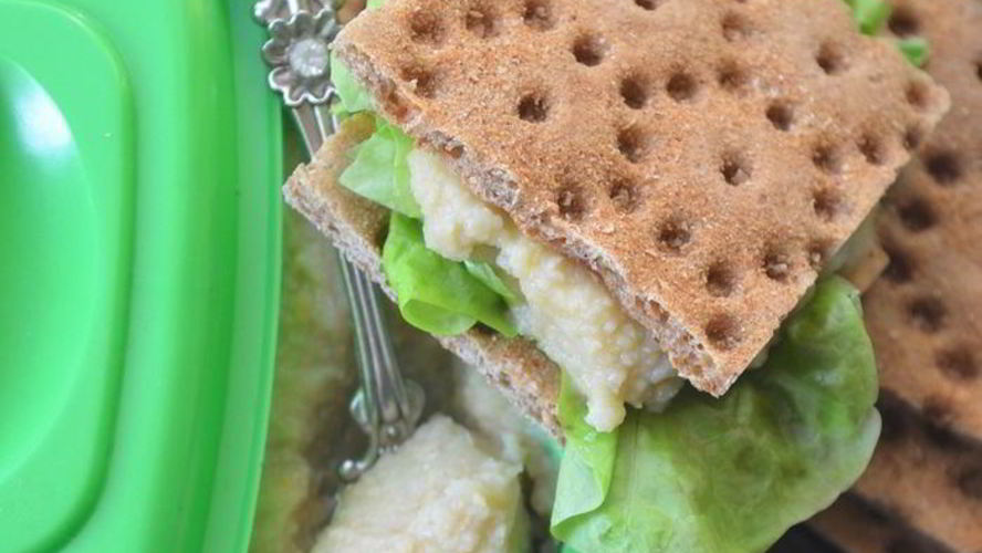 Рецепт паштета из нута с яблоками и хлебцами из отрубей