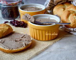 Печеночный паштет с фасолью