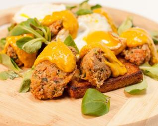 Утиный паштет с соусом из каперсов