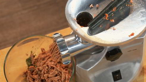 утиный паштет с соусом из каперсов