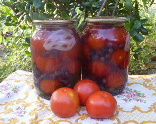 Помидоры с виноградом и сладким перцем