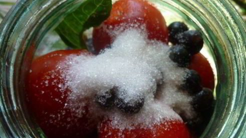 помидоры с виноградом и сладким перцем