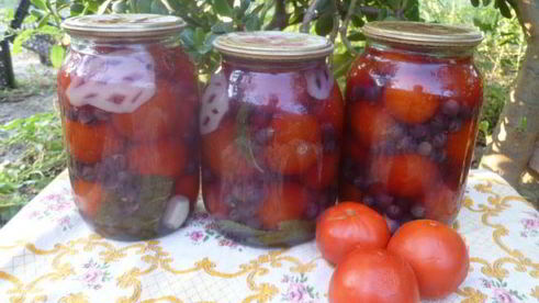 помидоры с виноградом и сладким перцем