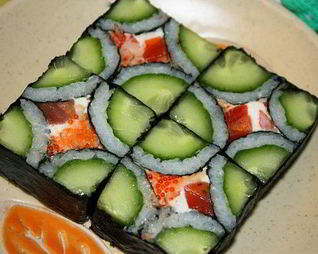 Домашний ролл Мозайка с лососем и огурцом