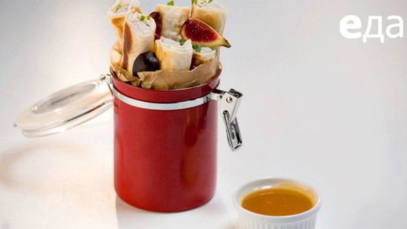 Рецепт Креветочных роллов с инжиром и апельсиновым соусом