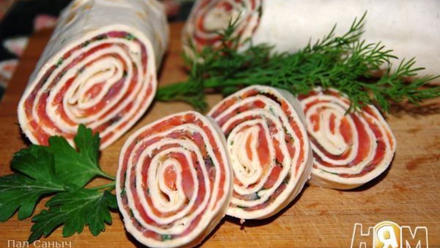 Рецепт пшеничного ролла с форелью и зеленью