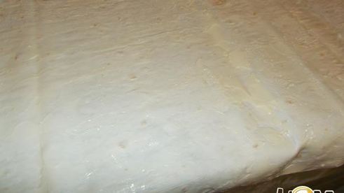 пшеничный ролл с форелью и зеленью