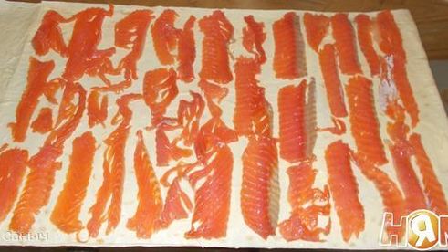 пшеничный ролл с форелью и зеленью