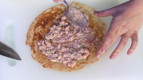 роллы из гречневых блинов с креветками