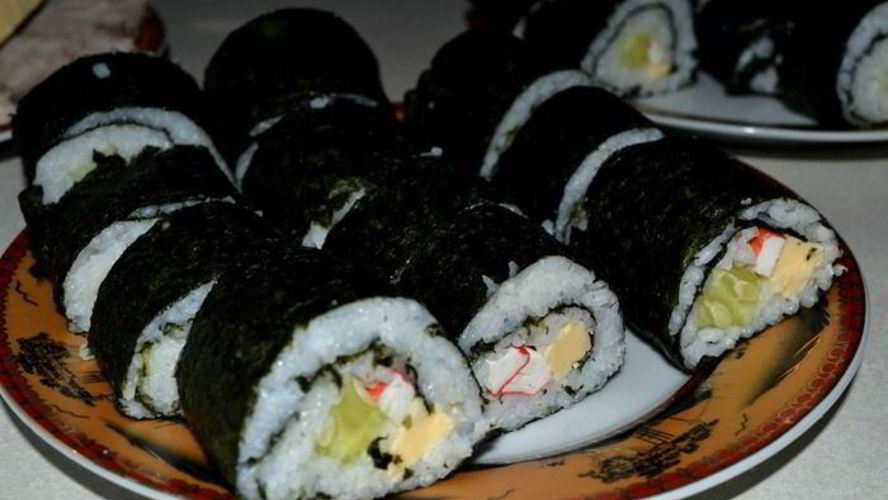 Рецепт роллов с огурцом, крабовыми палочками и сыром